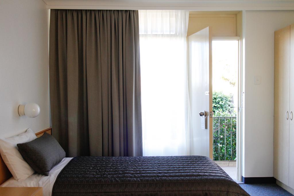 Mid City Motor Inn Queanbeyan Zimmer foto